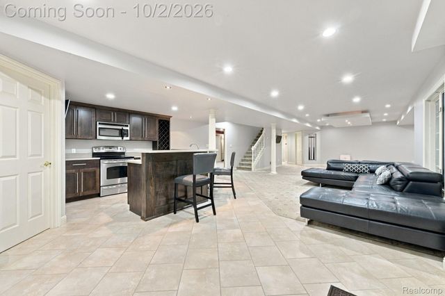 559 Trillium Drive, Troy, MI 48085