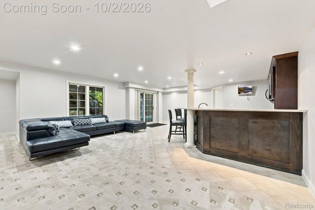 559 Trillium Drive, Troy, MI 48085