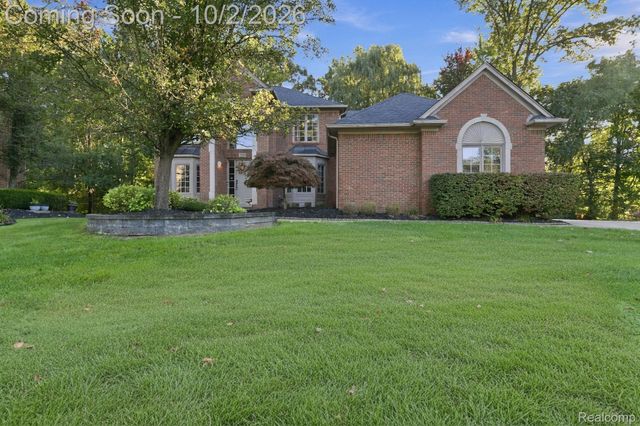 559 Trillium Drive, Troy, MI 48085