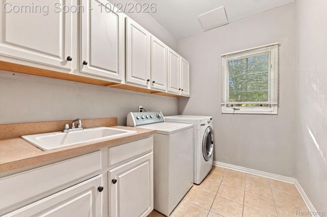 559 Trillium Drive, Troy, MI 48085