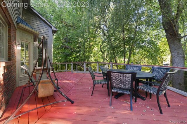 559 Trillium Drive, Troy, MI 48085