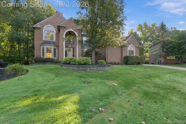 559 Trillium Drive, Troy, MI 48085