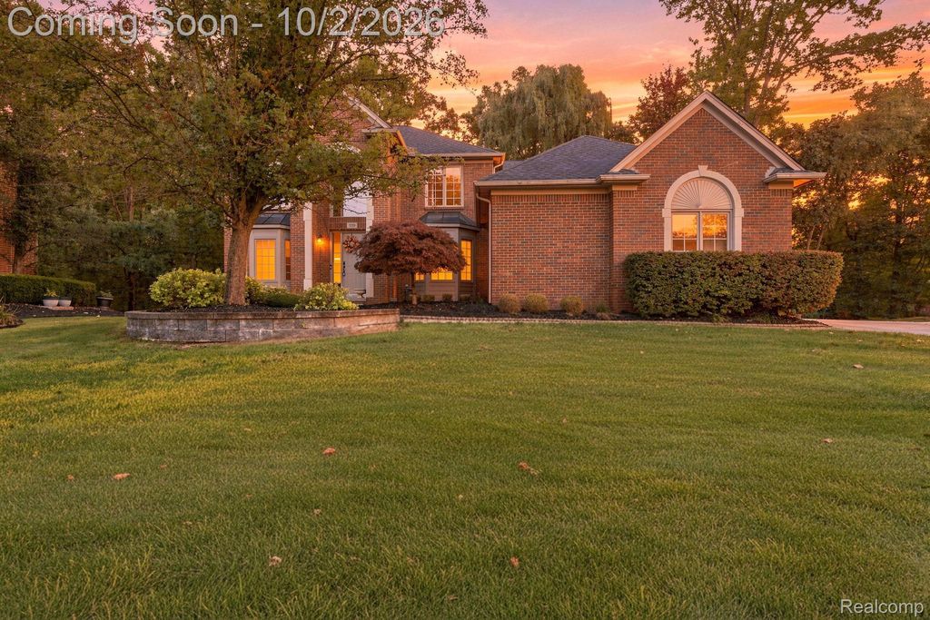 559 Trillium Drive, Troy, MI 48085