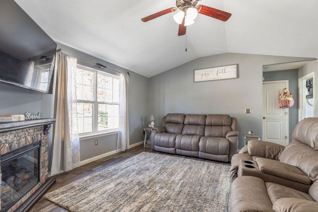 254 Sandy Lane, Hollister, MO 65672