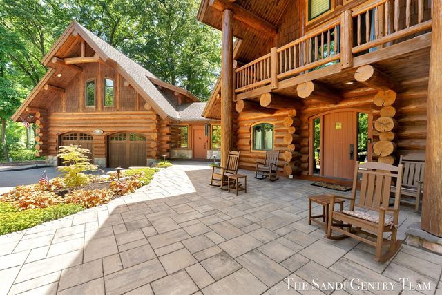 18131 N Fruitport Road, Spring Lake, MI 49456