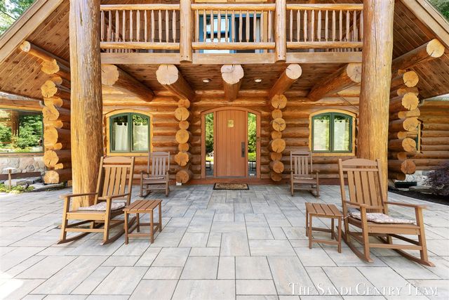18131 N Fruitport Road, Spring Lake, MI 49456