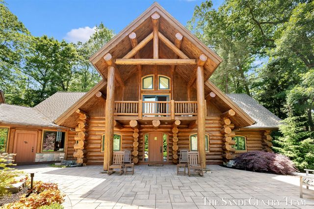 18131 N Fruitport Road, Spring Lake, MI 49456