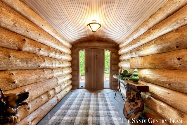 18131 N Fruitport Road, Spring Lake, MI 49456
