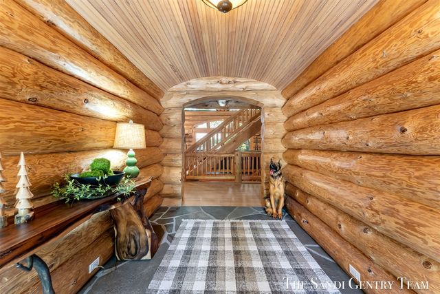 18131 N Fruitport Road, Spring Lake, MI 49456