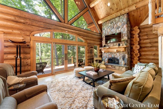 18131 N Fruitport Road, Spring Lake, MI 49456