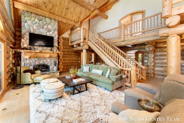 18131 N Fruitport Road, Spring Lake, MI 49456