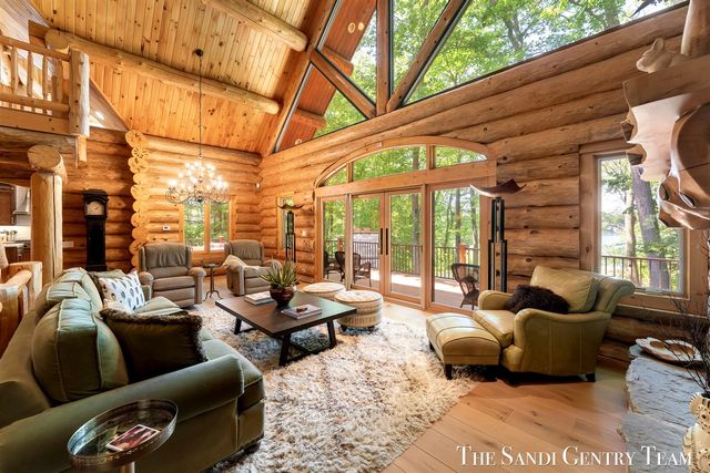 18131 N Fruitport Road, Spring Lake, MI 49456