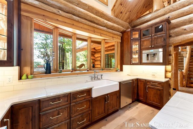 18131 N Fruitport Road, Spring Lake, MI 49456
