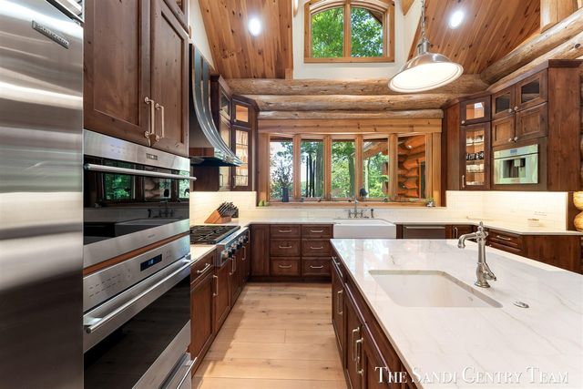 18131 N Fruitport Road, Spring Lake, MI 49456