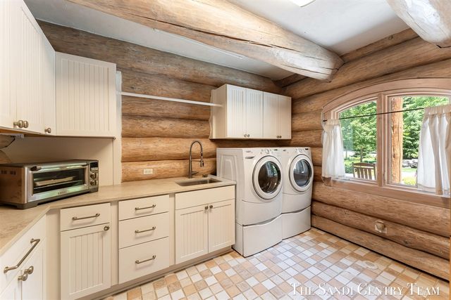 18131 N Fruitport Road, Spring Lake, MI 49456