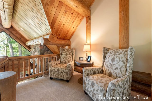 18131 N Fruitport Road, Spring Lake, MI 49456