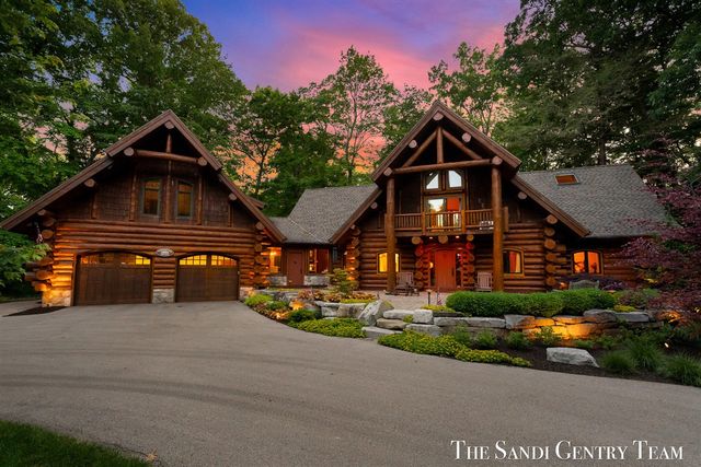 18131 N Fruitport Road, Spring Lake, MI 49456