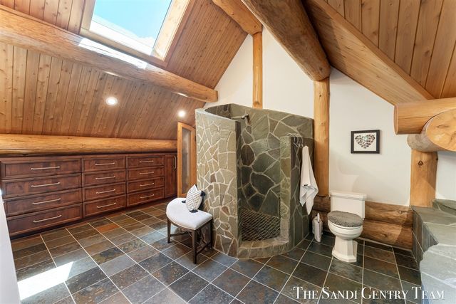 18131 N Fruitport Road, Spring Lake, MI 49456