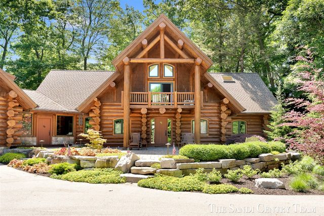 18131 N Fruitport Road, Spring Lake, MI 49456