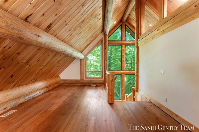18131 N Fruitport Road, Spring Lake, MI 49456