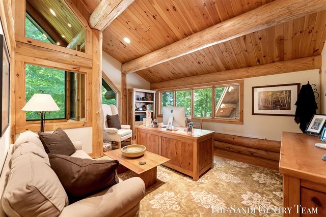 18131 N Fruitport Road, Spring Lake, MI 49456
