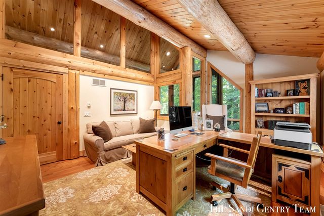 18131 N Fruitport Road, Spring Lake, MI 49456