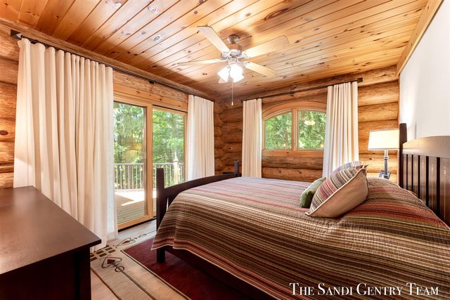 18131 N Fruitport Road, Spring Lake, MI 49456