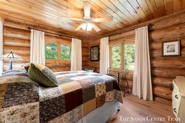 18131 N Fruitport Road, Spring Lake, MI 49456