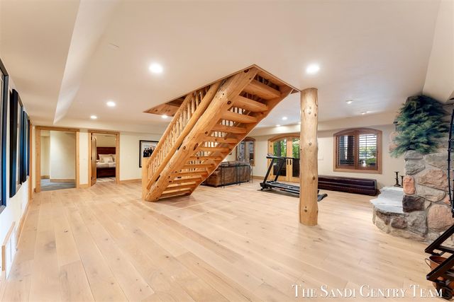 18131 N Fruitport Road, Spring Lake, MI 49456