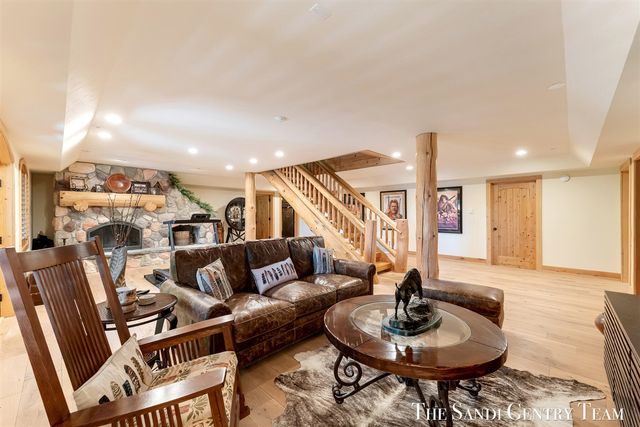 18131 N Fruitport Road, Spring Lake, MI 49456