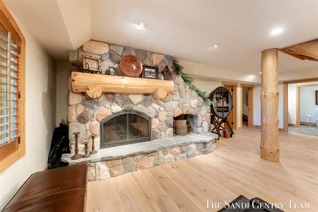 18131 N Fruitport Road, Spring Lake, MI 49456
