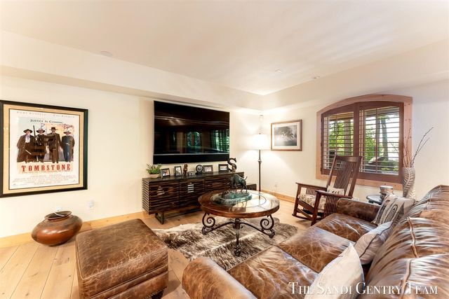 18131 N Fruitport Road, Spring Lake, MI 49456