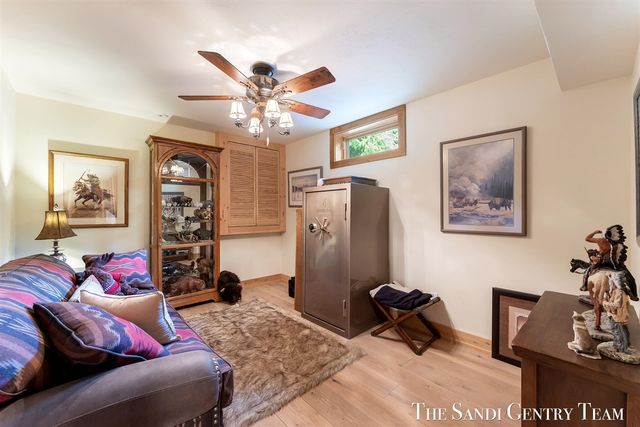 18131 N Fruitport Road, Spring Lake, MI 49456