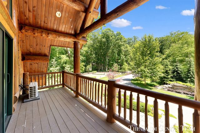 18131 N Fruitport Road, Spring Lake, MI 49456