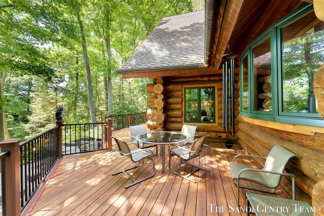 18131 N Fruitport Road, Spring Lake, MI 49456
