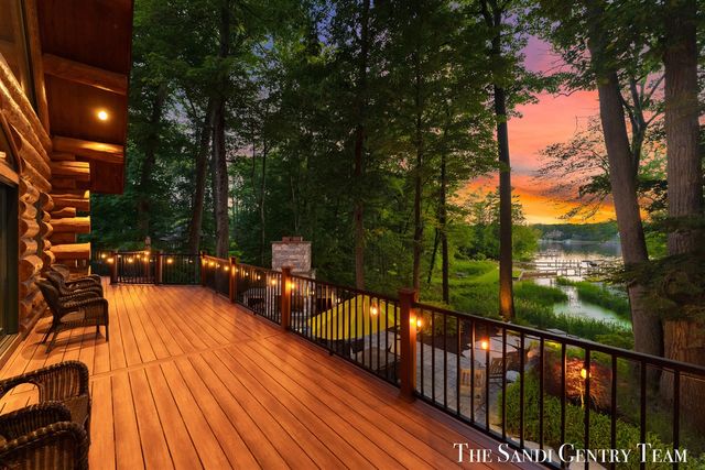18131 N Fruitport Road, Spring Lake, MI 49456