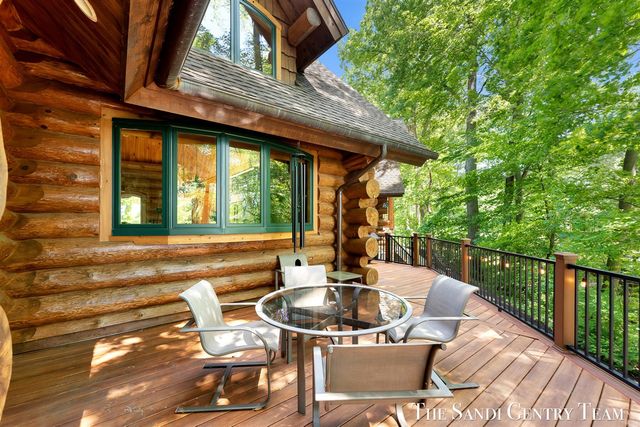 18131 N Fruitport Road, Spring Lake, MI 49456
