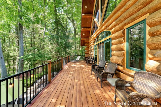 18131 N Fruitport Road, Spring Lake, MI 49456