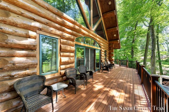18131 N Fruitport Road, Spring Lake, MI 49456