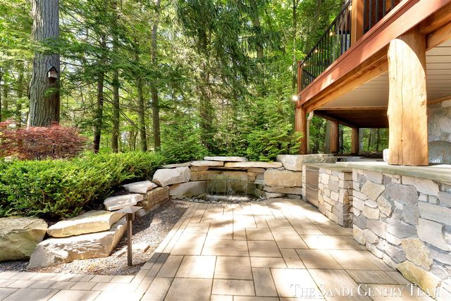 18131 N Fruitport Road, Spring Lake, MI 49456