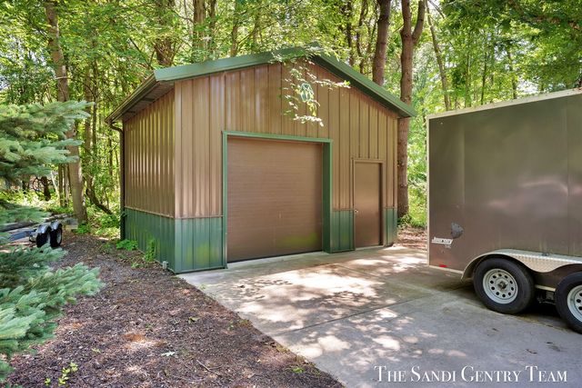 18131 N Fruitport Road, Spring Lake, MI 49456