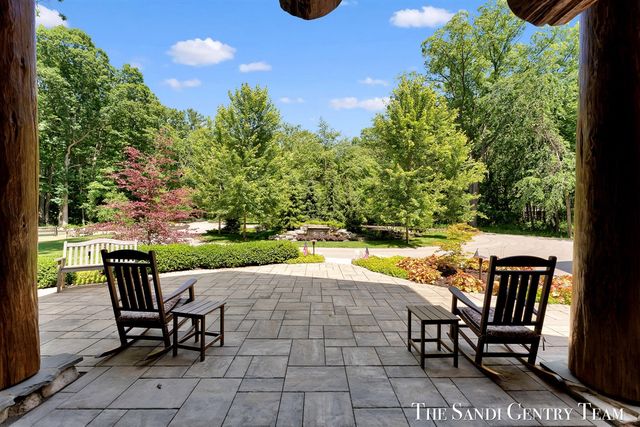 18131 N Fruitport Road, Spring Lake, MI 49456