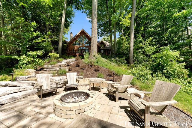 18131 N Fruitport Road, Spring Lake, MI 49456