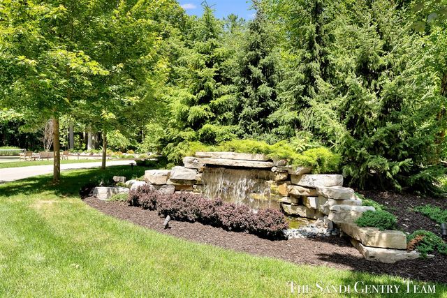 18131 N Fruitport Road, Spring Lake, MI 49456