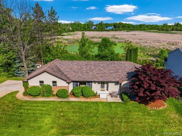 14545 Blue Heron Drive, Fenton, MI 48430