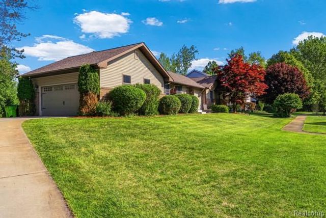 14545 Blue Heron Drive, Fenton, MI 48430