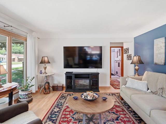 32448 Saint Annes Drive, Warren, MI 48092