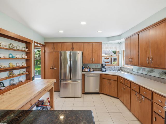 32448 Saint Annes Drive, Warren, MI 48092