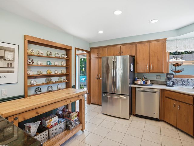 32448 Saint Annes Drive, Warren, MI 48092