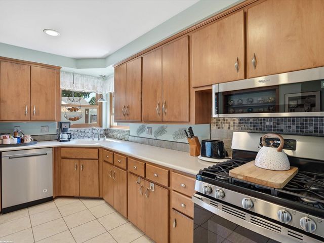 32448 Saint Annes Drive, Warren, MI 48092